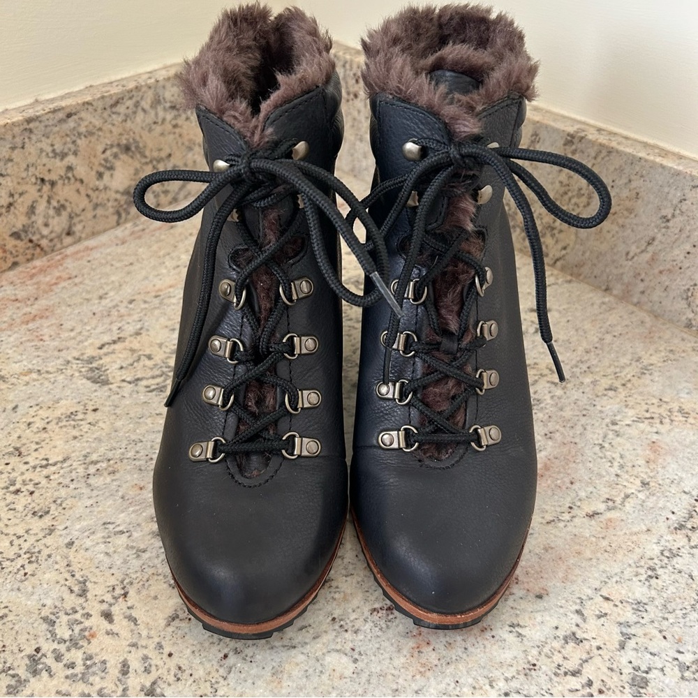 Dr. Scholl's Black Leather/Fake Fur Ankle Booties Size 10